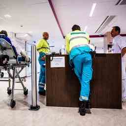 Zwei Krankenhaeuser schliessen voruebergehend Stationen wegen Fehlzeiten und Personalmangel