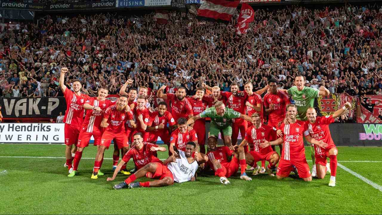 Der FC Twente feiert den Sieg über den PSV.