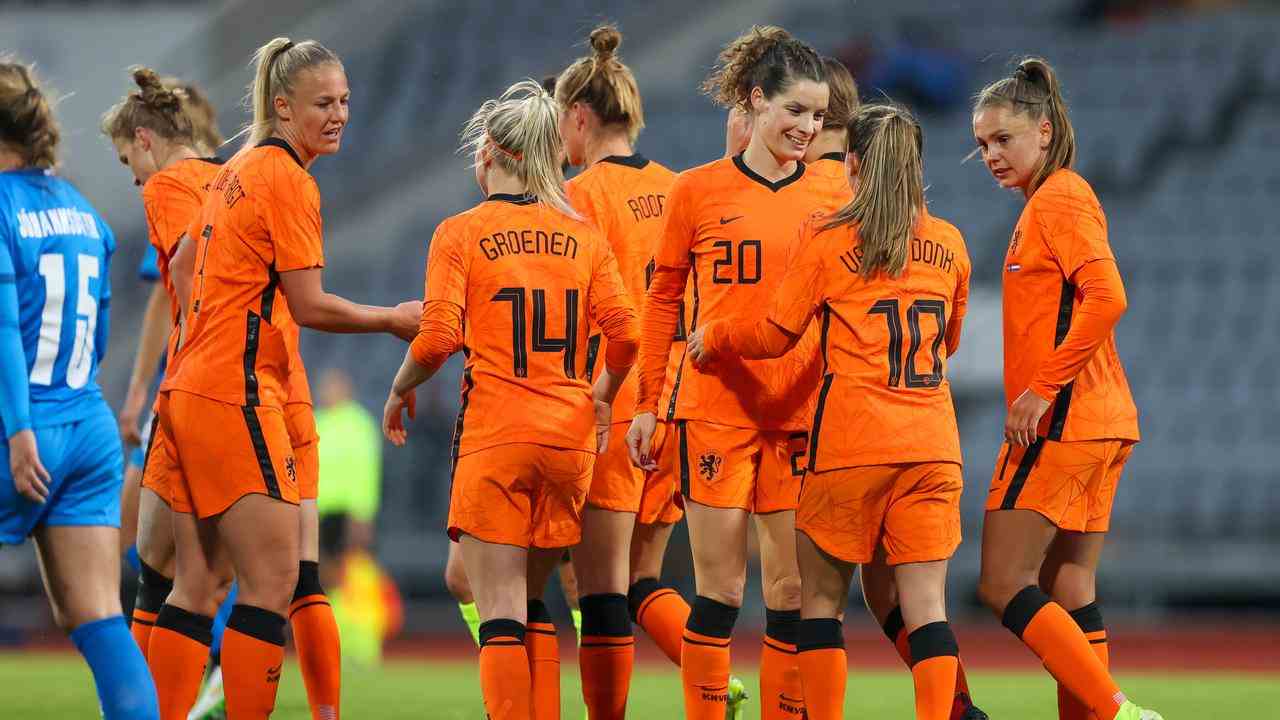 Die Orange Women gewannen das erste Spiel in und gegen Island mit 0:2.