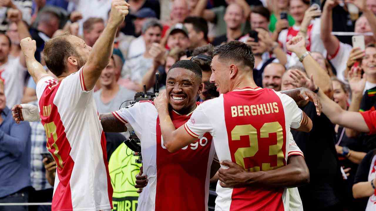 Ajax spielte ein Champagnerspiel gegen Rangers FC.