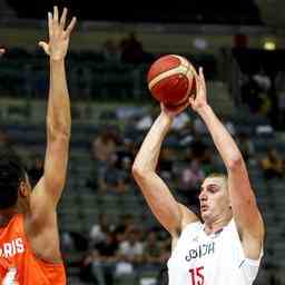 Basketballspieler Orange im ersten EM Spiel seit 2015 gegen Serbien