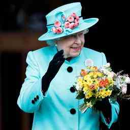 Blumen in der britischen Botschaft wegen des Todes von Queen