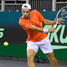 Die Niederlande uebernehmen die Fuehrung im Davis Cup Spiel mit Kasachstan dank