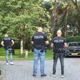 FIOD und Polizei ueberfallen das Haus von Jumbo CEO Frits van