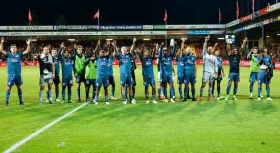 Feyenoord gewinnt bei Go Ahead nach einem tollen Comeback und
