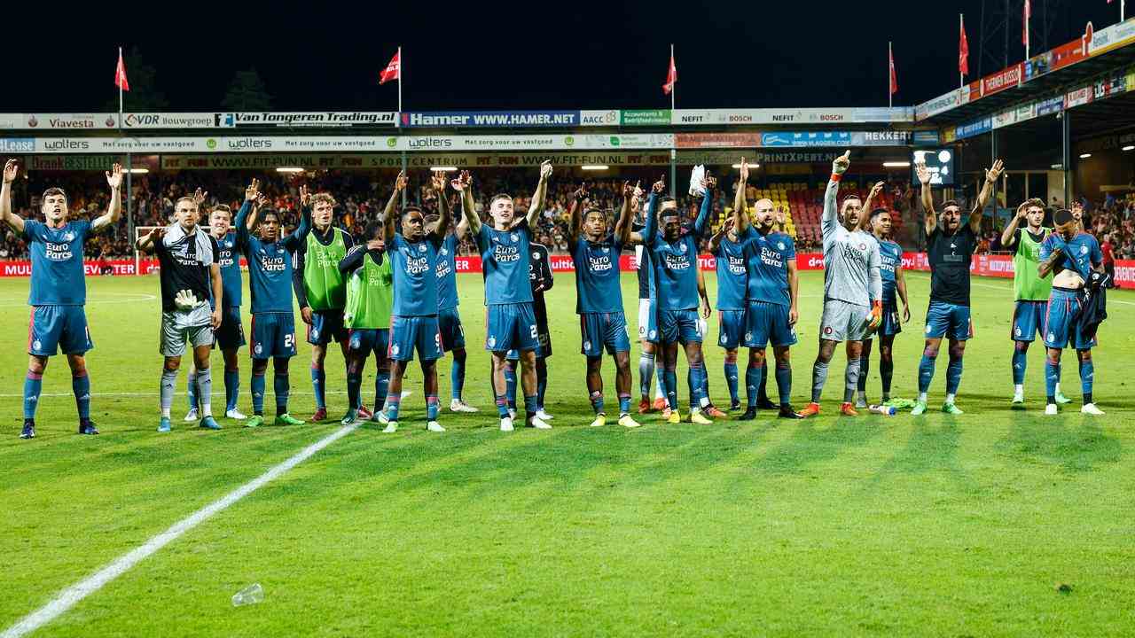 Feyenoord feiert den Sieg in Deventer.