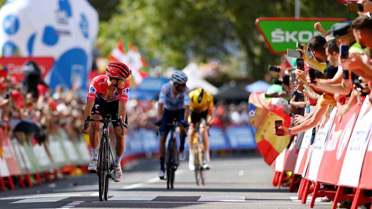 Robert Gesink sah, wie Remco Evenepoel als Erster die Ziellinie überquerte.