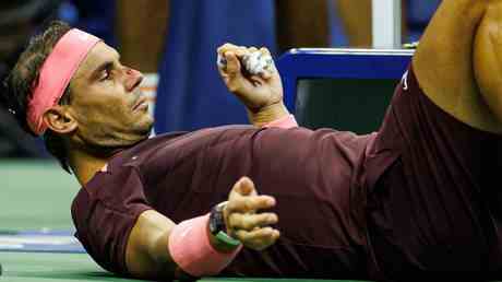 Nadal ging nach einer ungewoehnlichen selbst zugefuegten Verletzung blutig davon