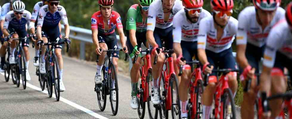Pedersen sprintet zum dritten Tageserfolg der Vuelta Evenepoel naehert sich