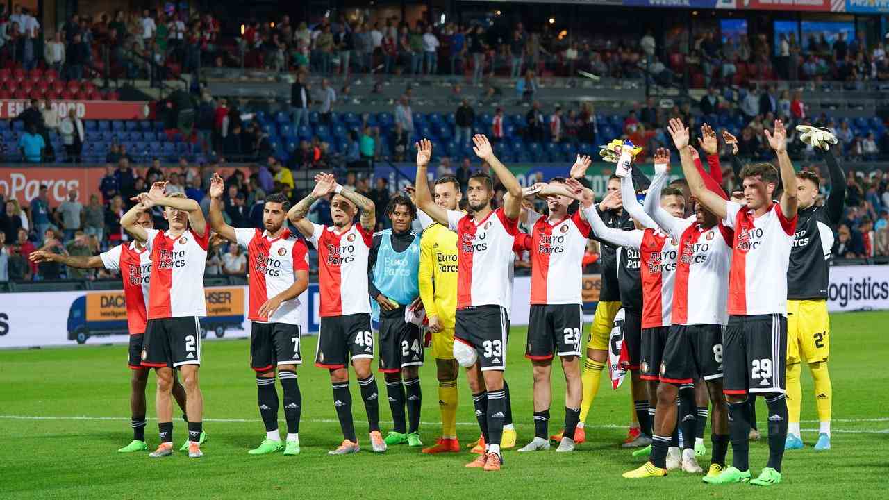 Feyenoord gewann sein letztes Ligaspiel mit 4:0 gegen den FC Emmen.