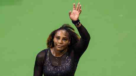 Tribute fluten herein als Serena Williams das letzte Karrierespiel verliert
