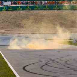 Verstappen ist enttaeuscht von Rauchbombe auf Strecke in Zandvoort „Eine