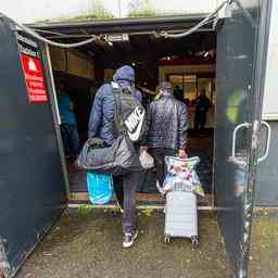 Voruebergehend wurden 400 zusaetzliche Asylbewerber in Zeelandhallen aufgenommen JETZT
