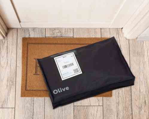 Wiederverwendbares Verpackungs Startup Olive bemueht sich Kleidung von Muelldeponien fernzuhalten •