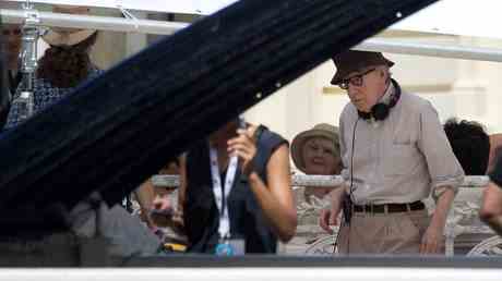 Woody Allen gibt Ruecktritt bekannt — Unterhaltung