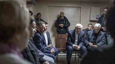 Bundespraesident muss bei Besuch in der Ukraine Schutz suchen —