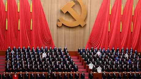 Chinas Regierungspartei aendert Verfassung — RT Deutsch