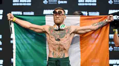 Conor McGregor watet in die IRA Reihe des irischen Teams VIDEO