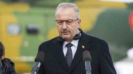 Der rumaenische Verteidigungsminister tritt nach Kommentaren der Ukraine zurueck —