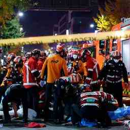 Die Zahl der Todesopfer aufgrund einer geschaeftigen Halloween Party in Suedkorea