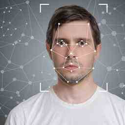 Eine weitere Millionenstrafe fuer das Gesichtserkennungsunternehmen Clearview AI Technik