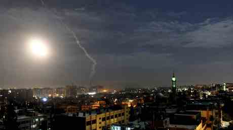 Israel greift Ziele in der Naehe der syrischen Hauptstadt an