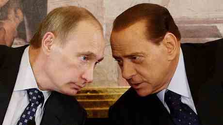 Italiens Ex Ministerpraesident tauscht „suesse Briefe mit Putin aus Audioclip enthuellt