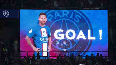 Messi uebertrifft Ronaldo mit neuen Champions League Rekorden — Sport