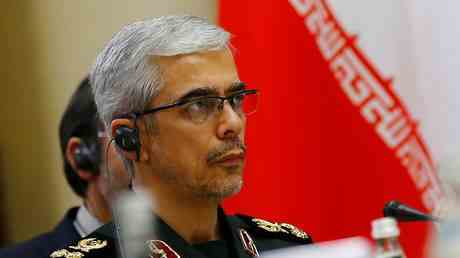 Oberster iranischer General spottet ueber Sanktionen — World
