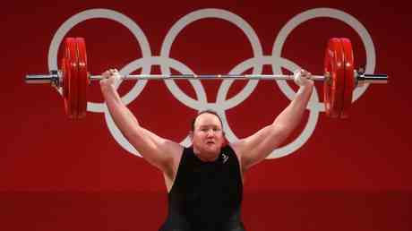Olympia Chef spricht ueber Trans Teilnahme und russische Verbote — Sport
