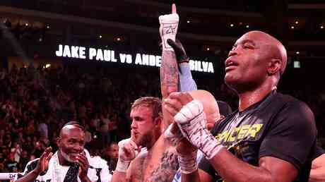 Paul baut seinen ungeschlagenen Rekord aus nachdem er die UFC Legende