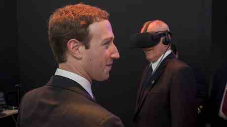 Zuckerberg „wird Ihre Augaepfel besitzen warnt Snowden — World