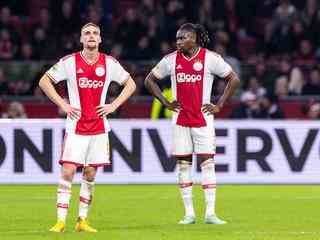 Ajax stelt ook teleur tegen laagvlieger Vitesse en verzuimt koppositie te heroveren