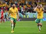 Australië stunt tegen Denen en is voor het eerst sinds 2006 achtstefinalist op WK