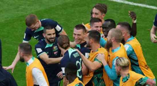 Australien verzeichnet ersten Weltcup Sieg seit 2010 und haelt Achtelfinale
