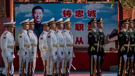 Chinas Xi sendet Nachricht an Militaer — World