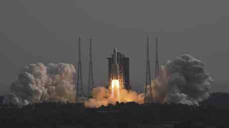 Chinesisches Raumschiff setzt mysterioeses Objekt im Orbit frei – USA