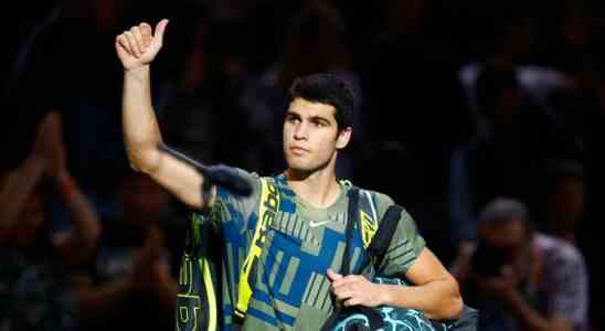 Djokovic im Freilauf ins Halbfinale von Paris Alcaraz gibt verletzt