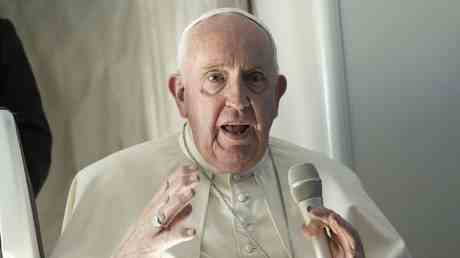 Gefeuerter Beamter verklagt Vatikan — World