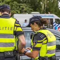 Grosse Polizeikontrolle liefert Waescheliste der Straftaten in Wolfheze Arnheim