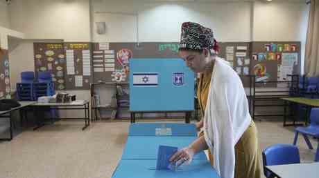 Israelis waehlen bei der fuenften Parlamentswahl in weniger als vier