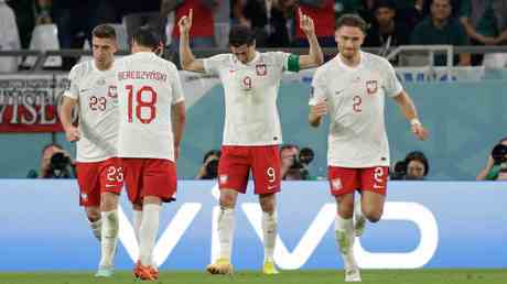 Lewandowski erzielt erstes WM Tor waehrend Polen Saudis versenkt — Sport