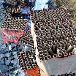 Niederlaendische Polizei faengt 350000 Kilo illegale Feuerwerkskoerper mit Rekordfang ab