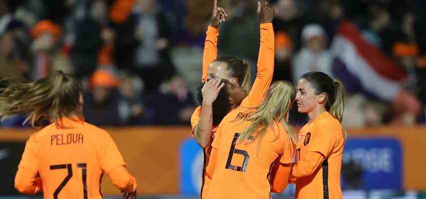 Orange Frauen schliessen ereignisreiches Jahr 2022 mit Trainingssieg ueber Daenemark