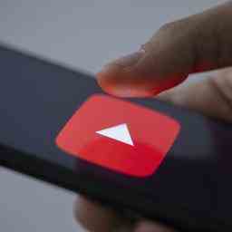Russisches Gericht weist YouTube an den Kanal des Parlaments zu