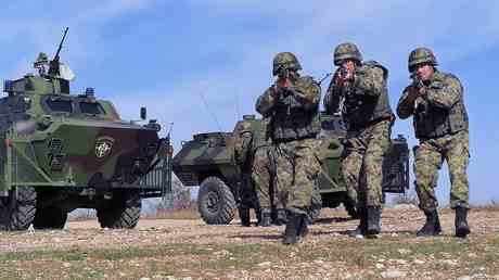 Serbien versetzt das Militaer wegen des Kosovo in hoechste Alarmbereitschaft