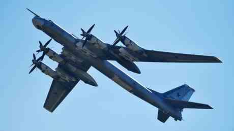 Suedkorea startet Jets und sagt chinesische und russische Flugzeuge in