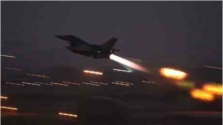 Tuerkiye bombardiert „terroristische Ziele in Syrien und im Irak —