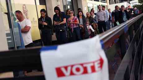 Zwei grosse US Bezirke melden Probleme mit Wahlmaschinen — World