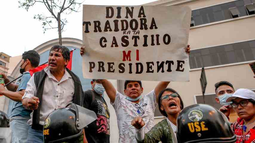 1670829055 277 Perus brandneuer Praesident zieht Wahlen nach gewalttaetigen Protesten vor